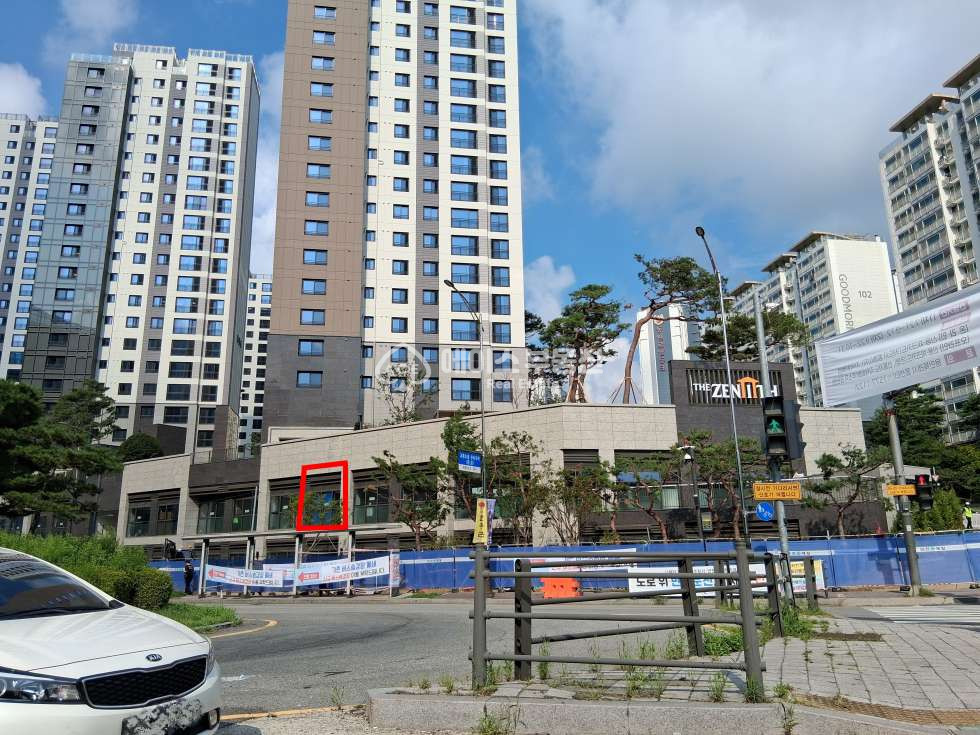 경기 용인기흥구 동백동 동백 이마트 맞은편 사거리에서 눈에 바로 보이는 노출 굿 매장 월세 매물번호 10687 사진 1