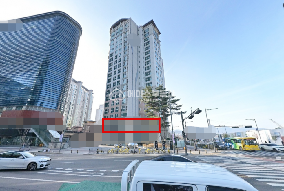 경기 성남분당구 백현동 타워1동 판교역 도보 2분거리, 중대형 평수로 성업중인 매장. 월세 매물번호 11016 사진 1