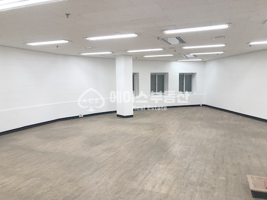 경기 용인수지구 신봉동 대단지 아파트 입구 지층 상가 !!! 월세 매물번호 11233 사진 3