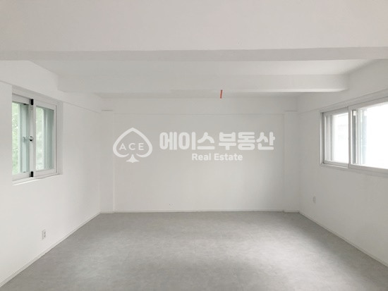 경기 용인수지구 동천동 동천동 아파트 단지 길목, 발걸음 닿는 2층 상가 월세 매물번호 10831 사진 2
