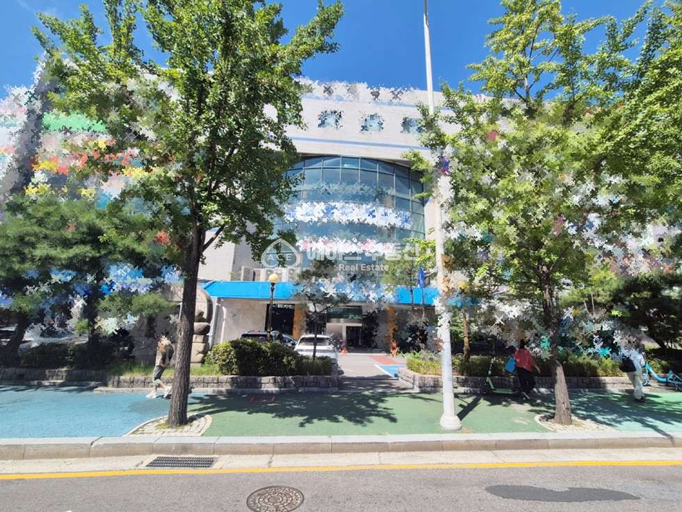 경기 성남분당구 서현동 무권리, 버스 정류장 앞, 아파트 대단지에 둘러 쌓여 있는 귀한 공실. 월세 매물번호 11223 사진 1